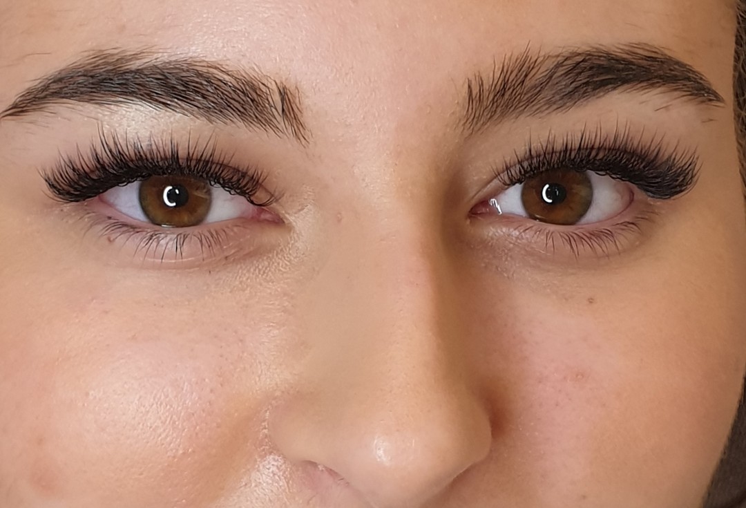 Soft lash extensions on both eyes